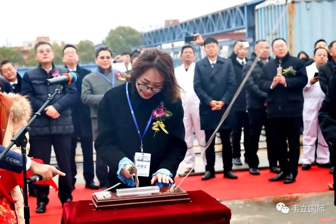 华夏铸重器，西非辟海疆：韦立再迎两座新浮吊