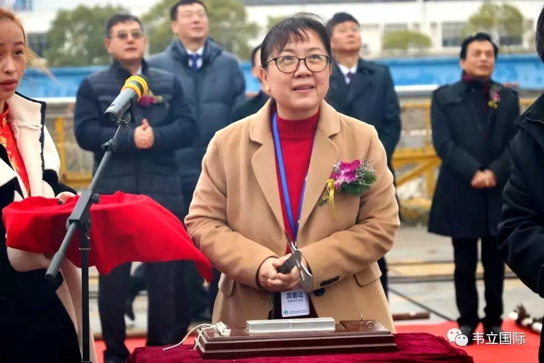 华夏铸重器，西非辟海疆：韦立再迎两座新浮吊